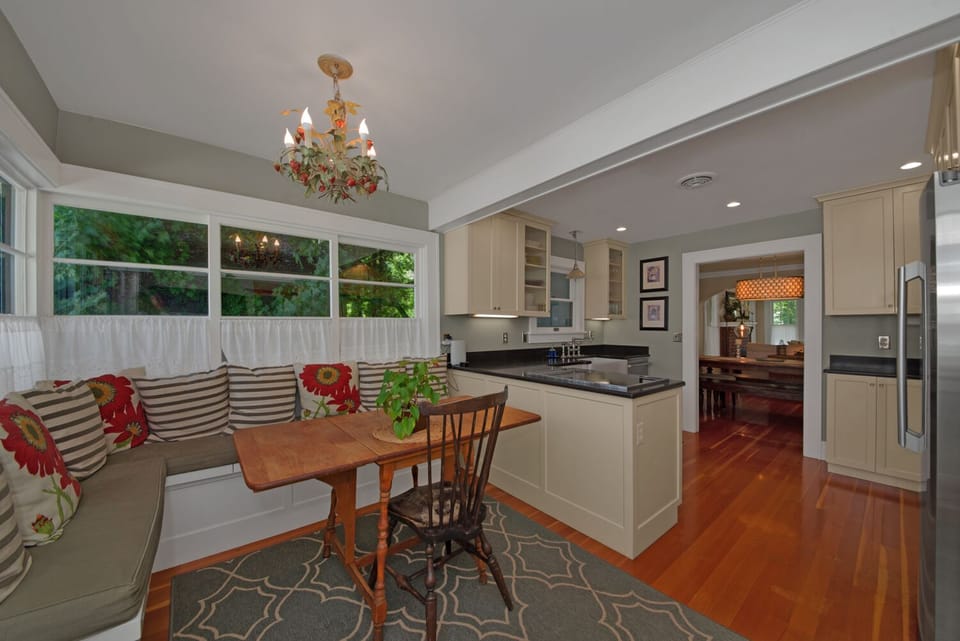 Kitchen Eating Nook