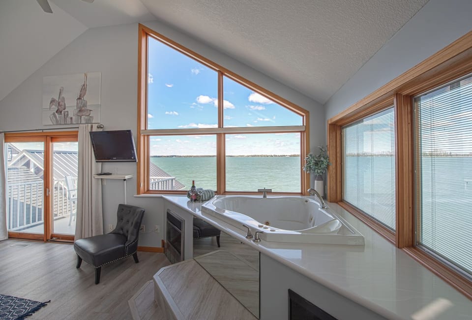 Jacuzzi tub in master suite