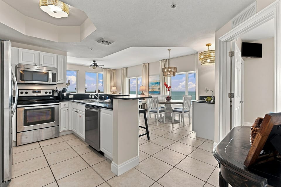 Fully-stocked kitchen and wet bar area for guest use! Ice maker in fridge