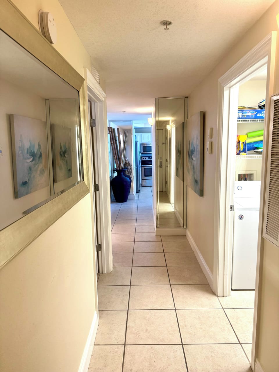 Enter the condo and relax! 