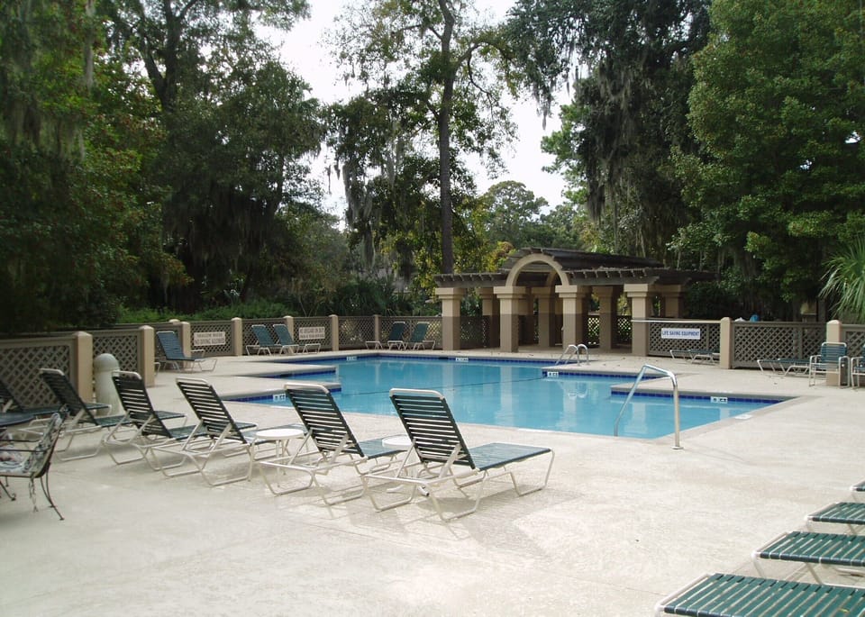 Colonnade Club Pool and Jacuzzi