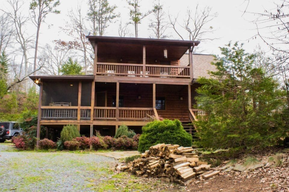 Side of cabin main entrance