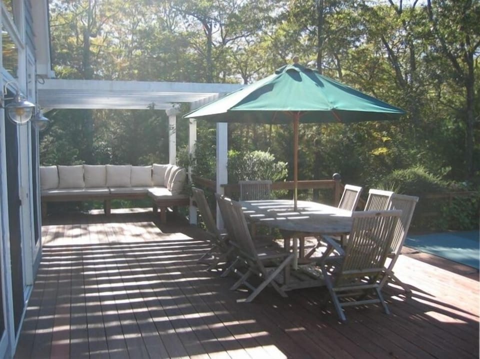 Outdoor Dining and Pergola Seating