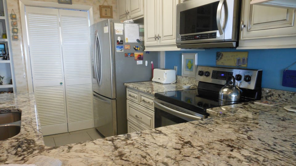 Awesome renovated Kitchen, Full size washer/dryer, Gas grill also provided...
