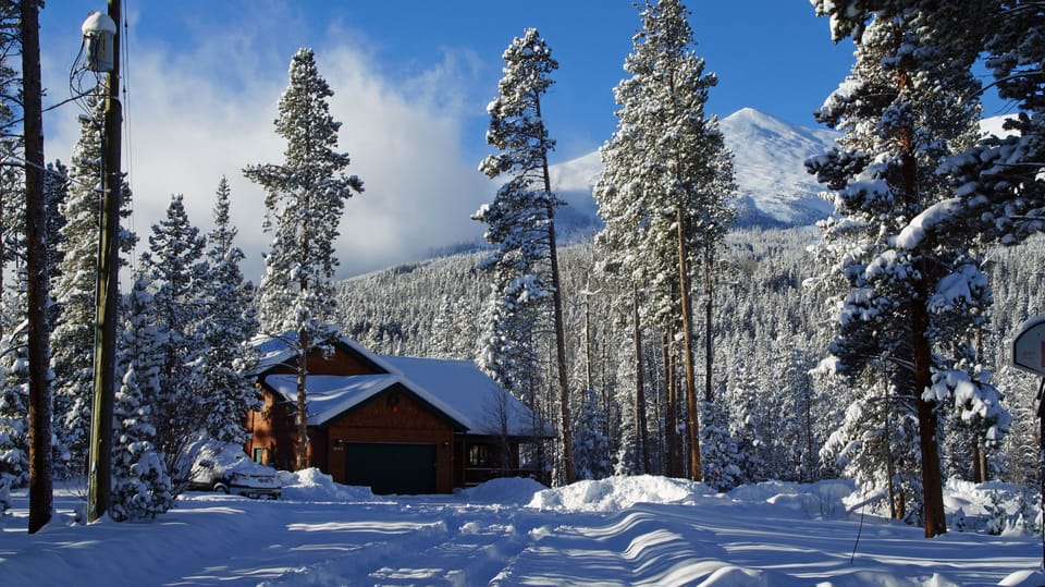 Perched at an altitude of 10,000 feet, get the true mountain experience.