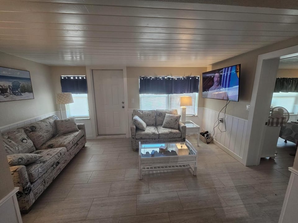 Catch the news, your favorite Sport or watch a Movie in this cozy Living room.