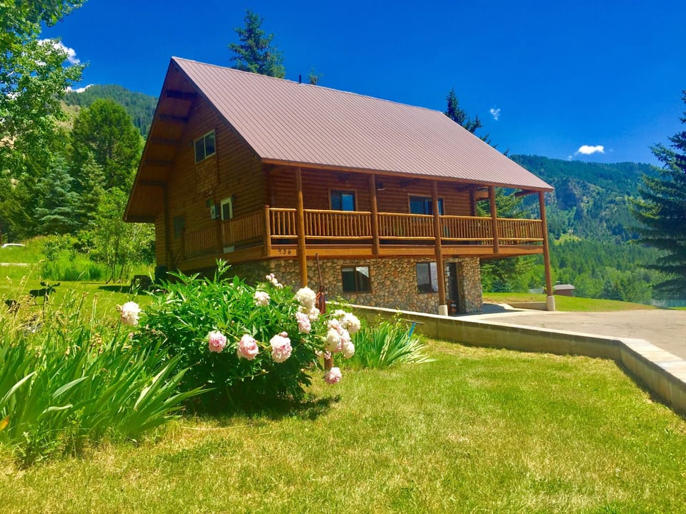 A great vacation cabin with amazing views!