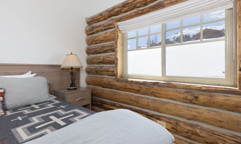CH 11 Derringer 1st bedroom2