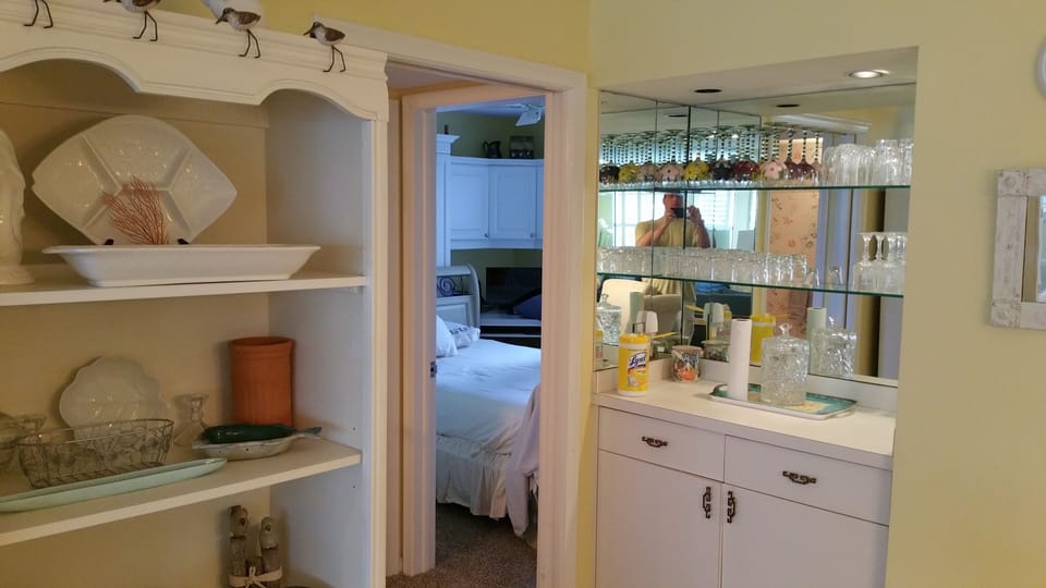 From dining area into 2nd bedroom with murphy bed.