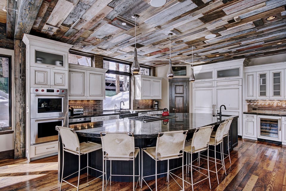 Gourmet kitchen