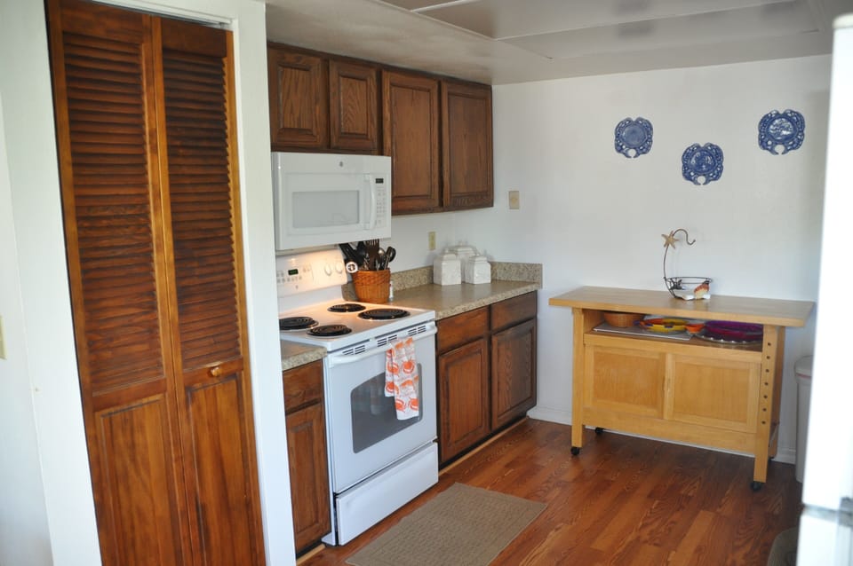 Kitchen left