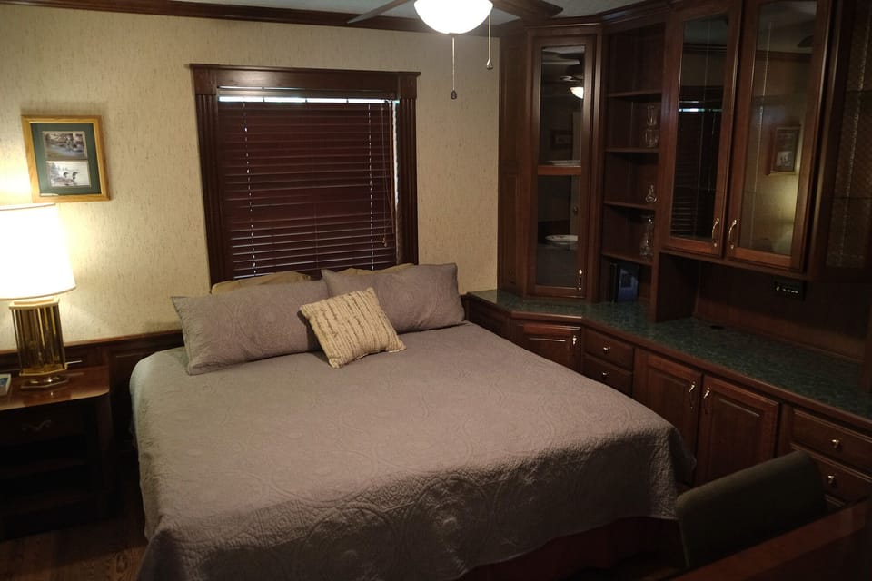 Walnut:  Bedroom on main level; can be changed to two twins