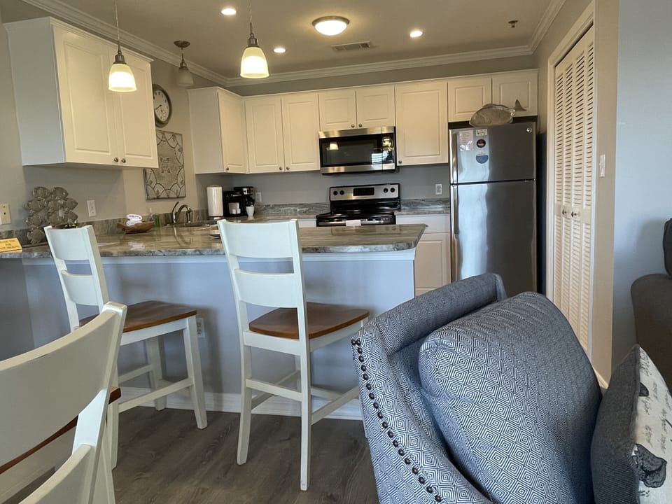 Kitchen with Bar