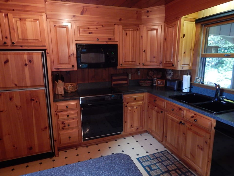 fully stocked kitchen