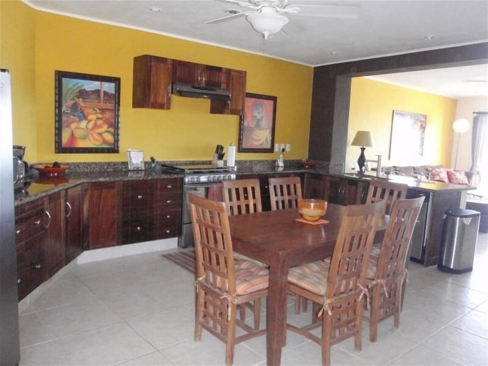 Kitchen and dining area with S/S appliances & granite countertops throughout