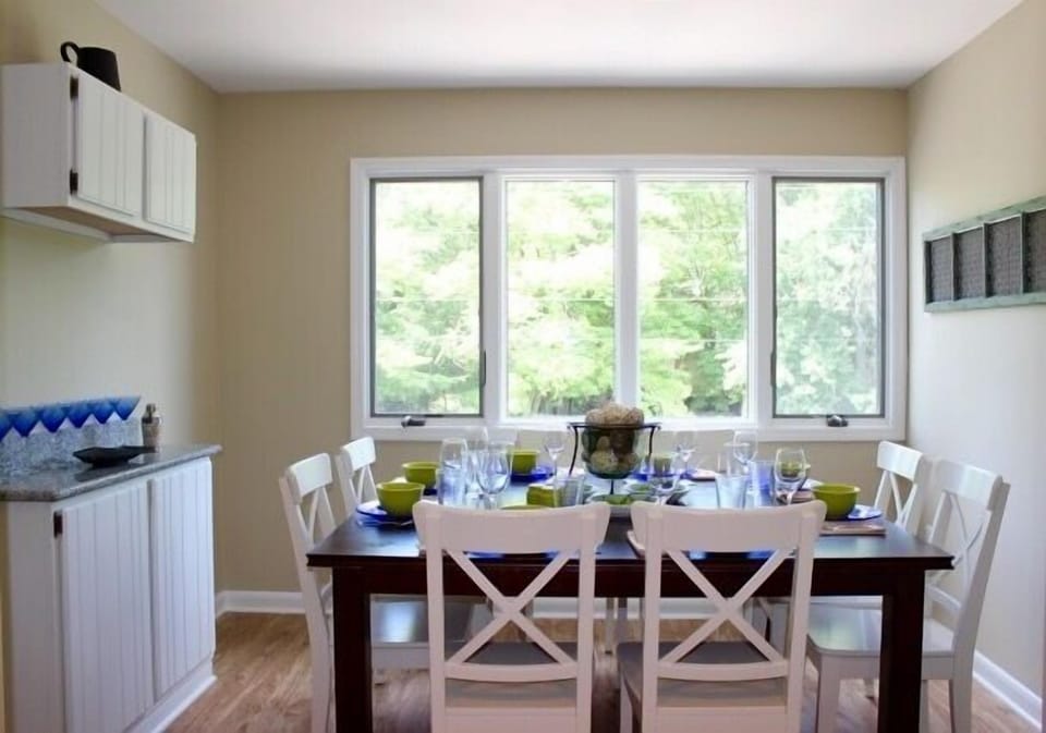 Dining Room- Seats 8