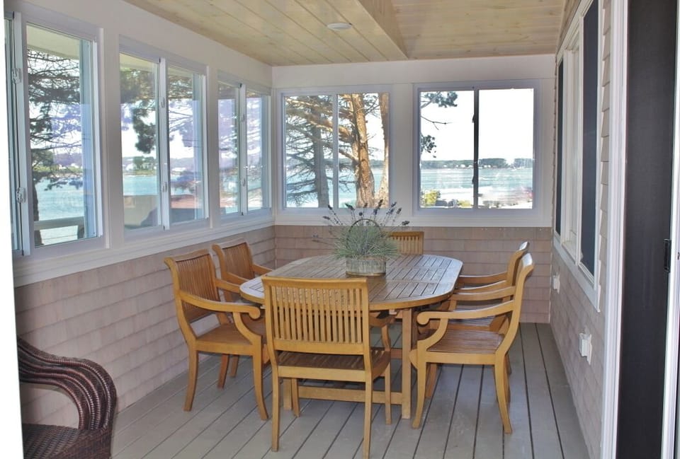 Screen porch w/ vws of Harpswell & Merriconeag Sounds, Islands, boats & Sunsets