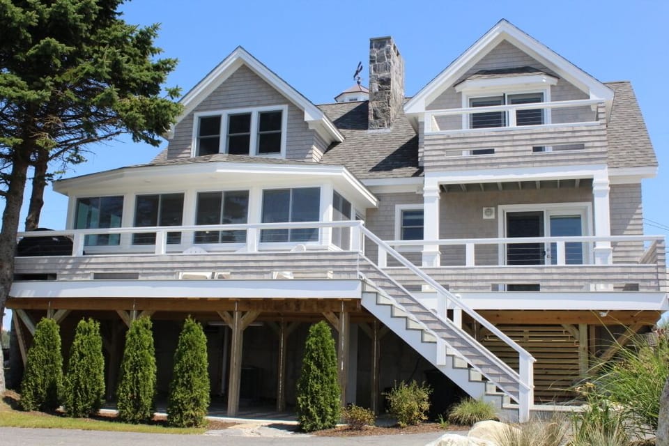 Long westerly views of Casco Bay & many Islands to Cape Elizabeth from porches  