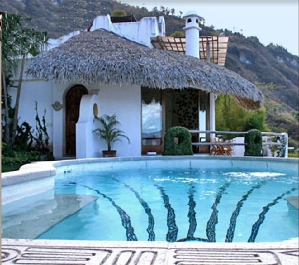 Casa Tzampoc with solar heated pool