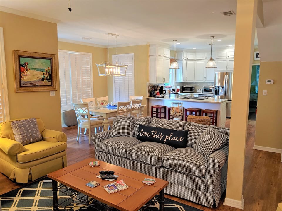 LIVING ROOM  