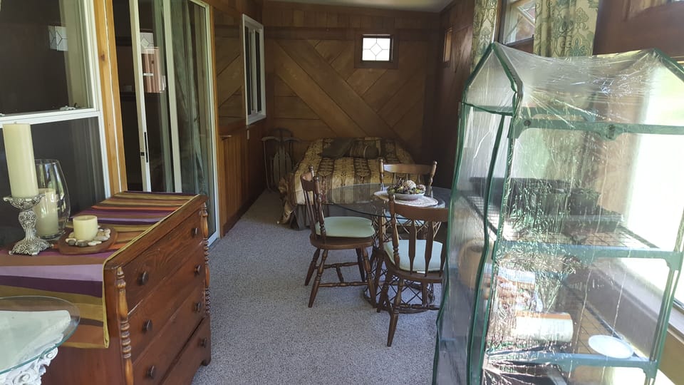 entryway/sun porch with full size bed for seasonal use