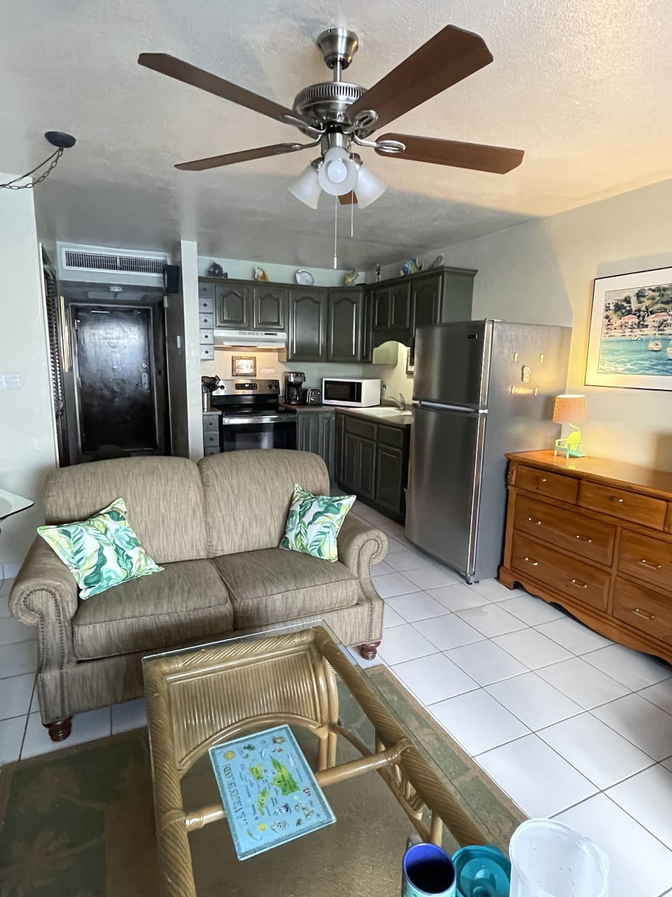 Looking from lanai towards the sitting area, kitchenette, dressor & front door