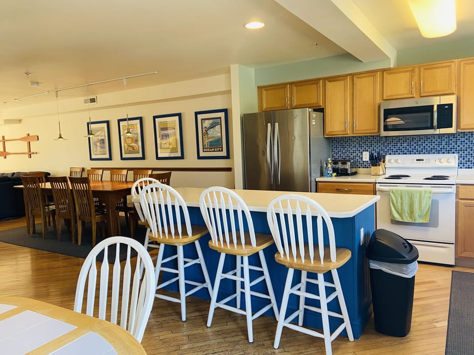 Kitchen with breakfast nook