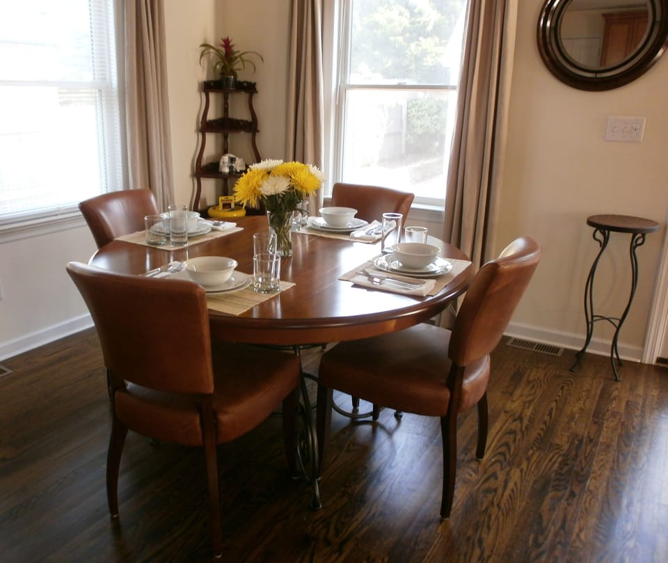 Dining - table has a leaf & will seat 6
