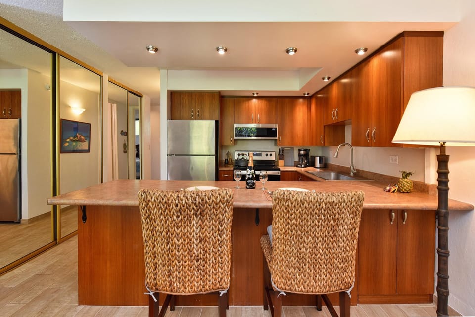 Dining /bar seating
