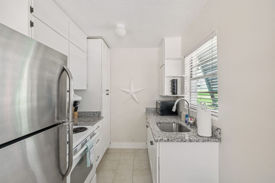 Full Kitchen with new Appliances 