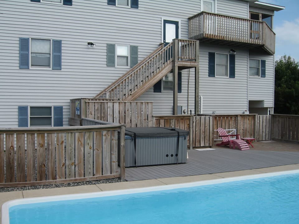 Pool and hot tub with privacy fencing
