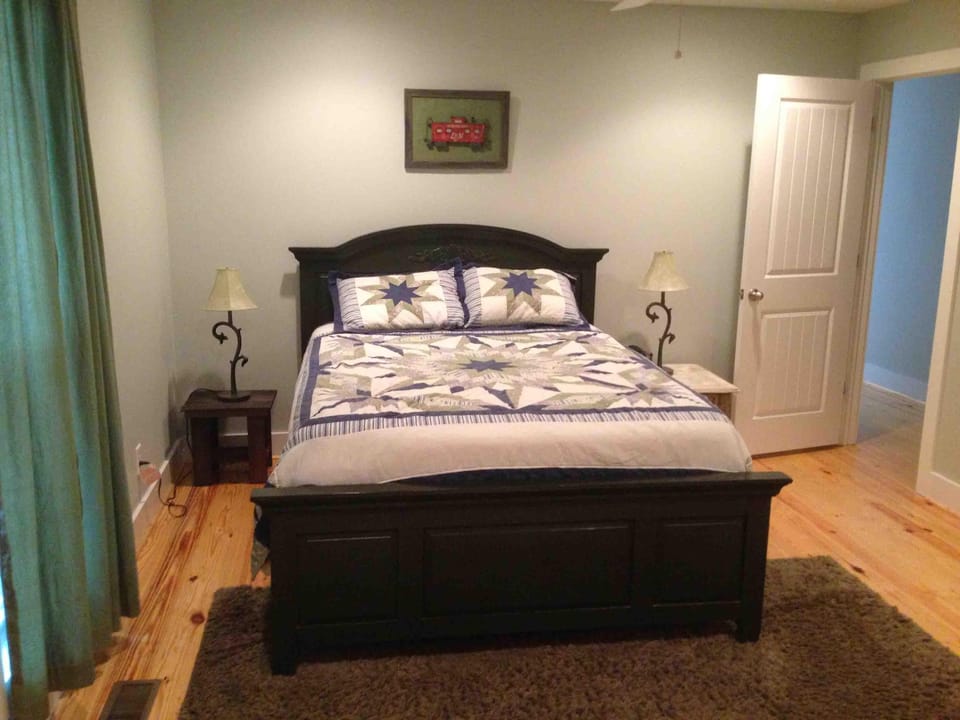 queen bedroom (one of two)