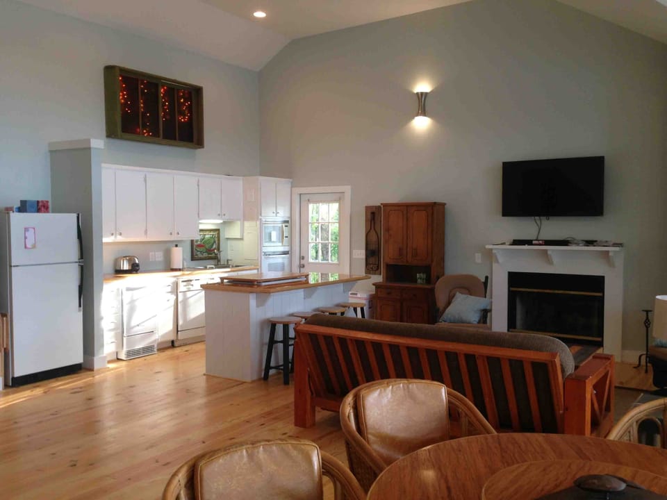 kitchen and living room
(with one futon sofa/full bed)