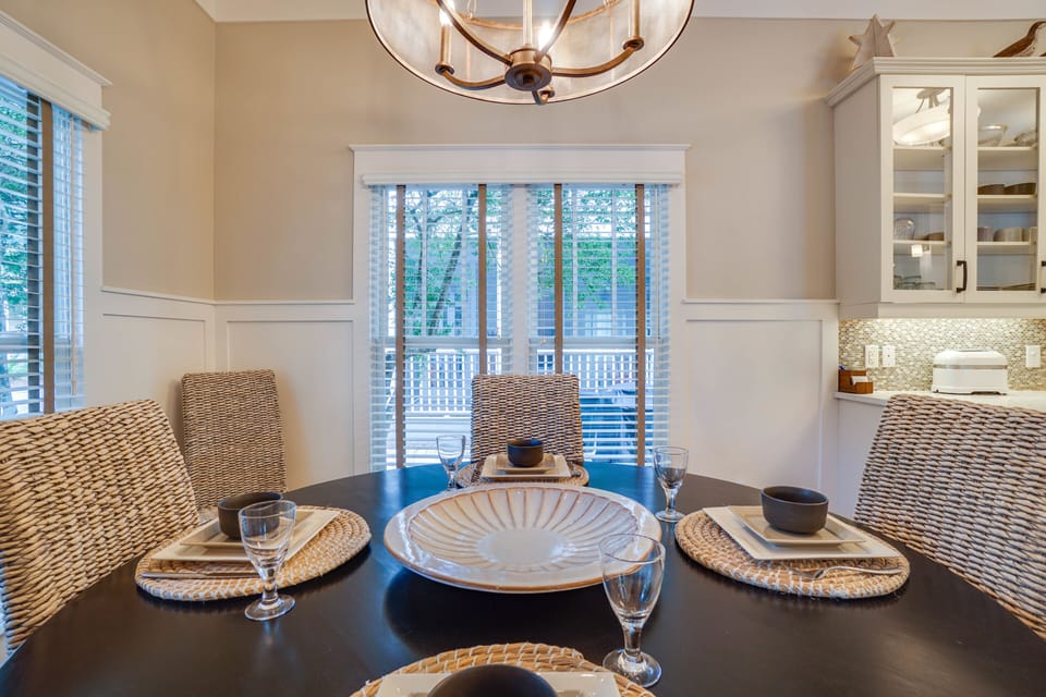 Imagine dinners fresh from the Gulf. Ride your bike to Goatfeathers or Buddy's