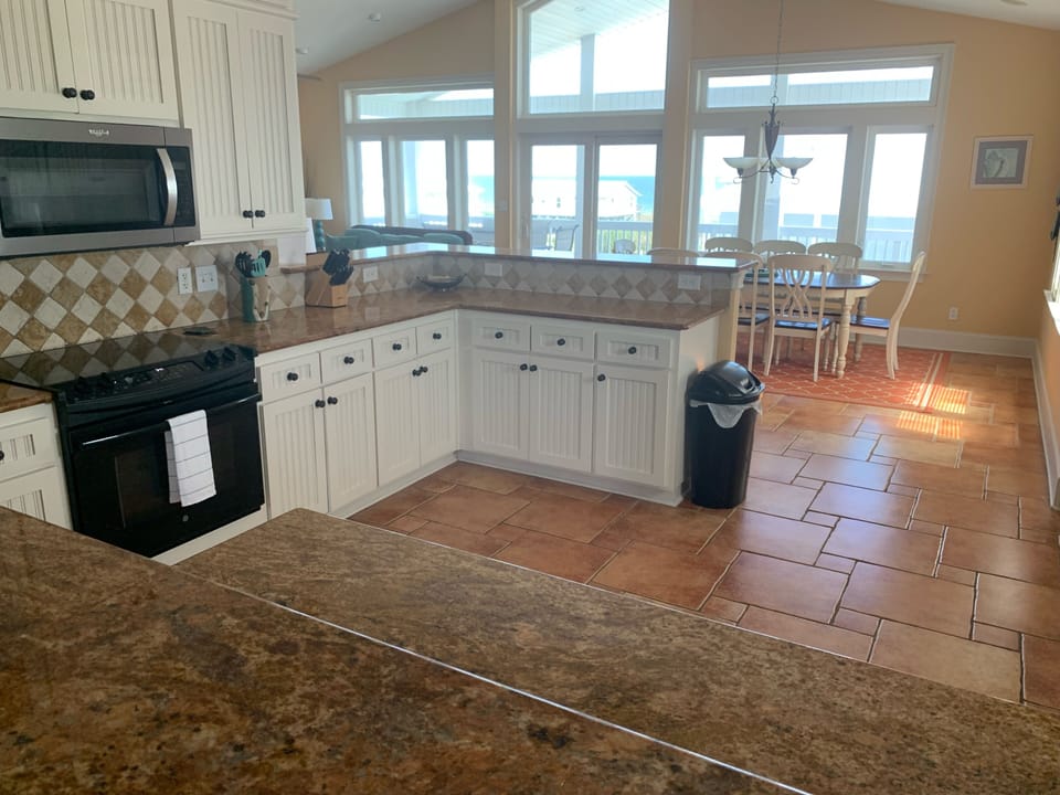 Spacious Kitchen, Loads of cabinets and granite counter tops. Bar seating for 6