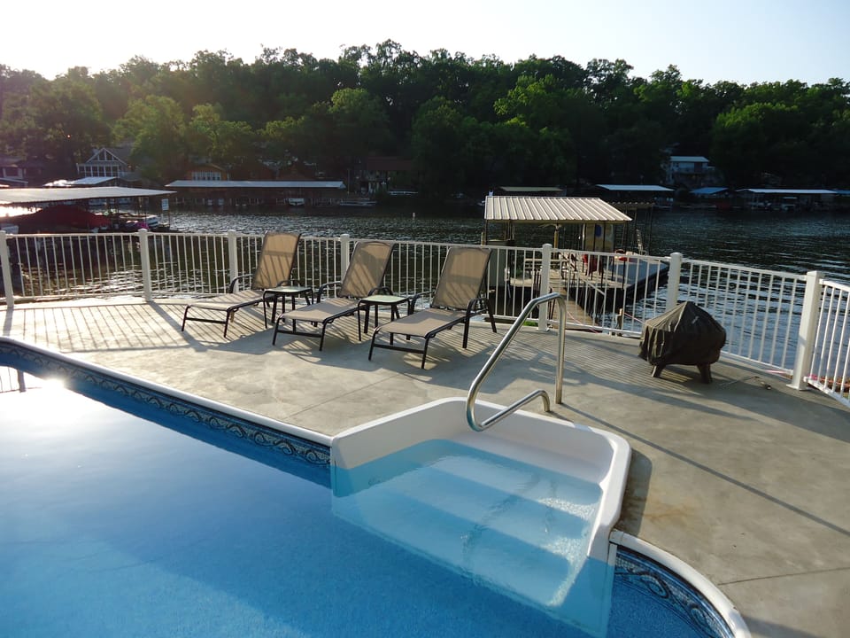 Private Lakefront Pool