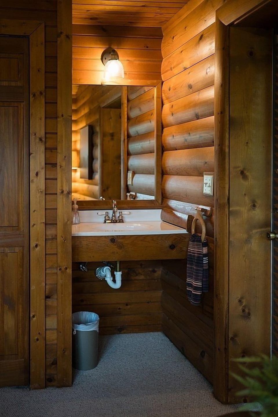 En-suite private sink/vanity - perfect for bedtime routines in a full house