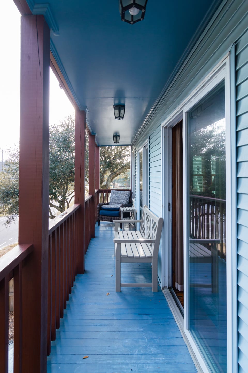 Lower deck front