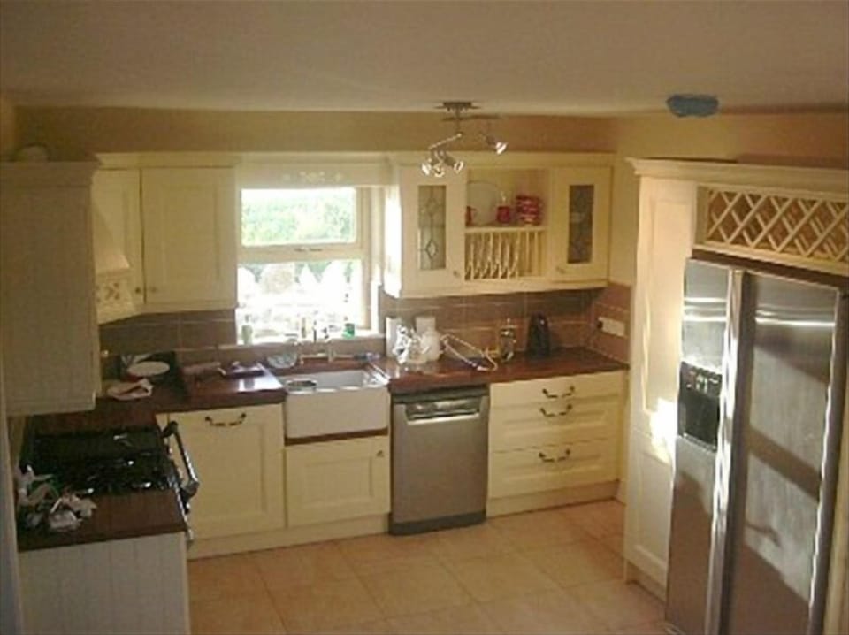 Modern Fully equiped Kitchen with all mod cons.