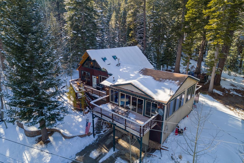 House is right off Hwy 50,less then 5 min to Meyers,10 min to beaches and skiing 