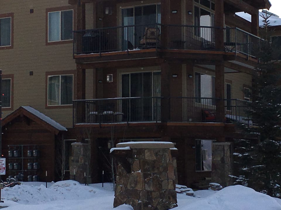 2nd floor wrap around balcony 