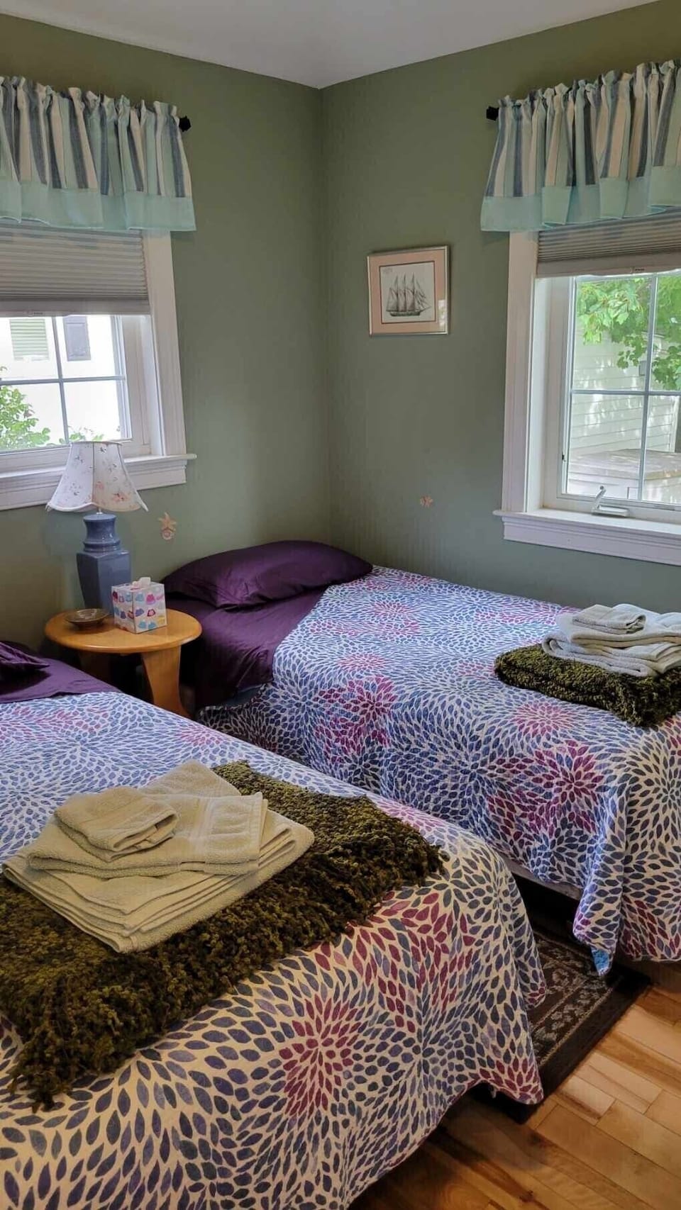 Bedroom with Twin Beds
