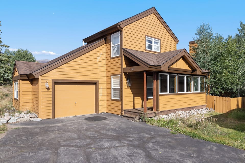 Ed's Mountain House Welcomes You!