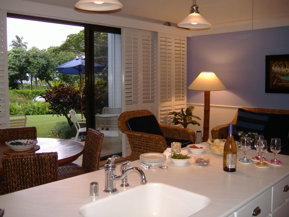 Open end unit with lots of light and tradewinds