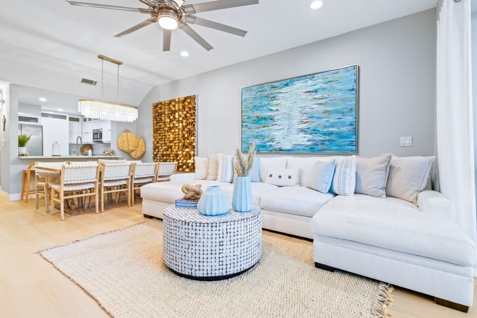 Welcome to Casa Mar Tropical Getaway. No Resort/Guest Fees when booking my unit.