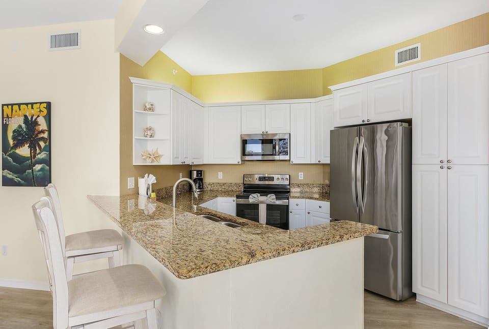 Large Kitchen with full-size appliances and lots of cabinet space.