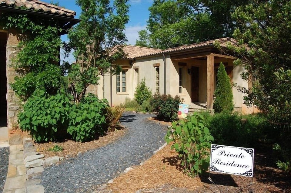 Front entrance to villa

