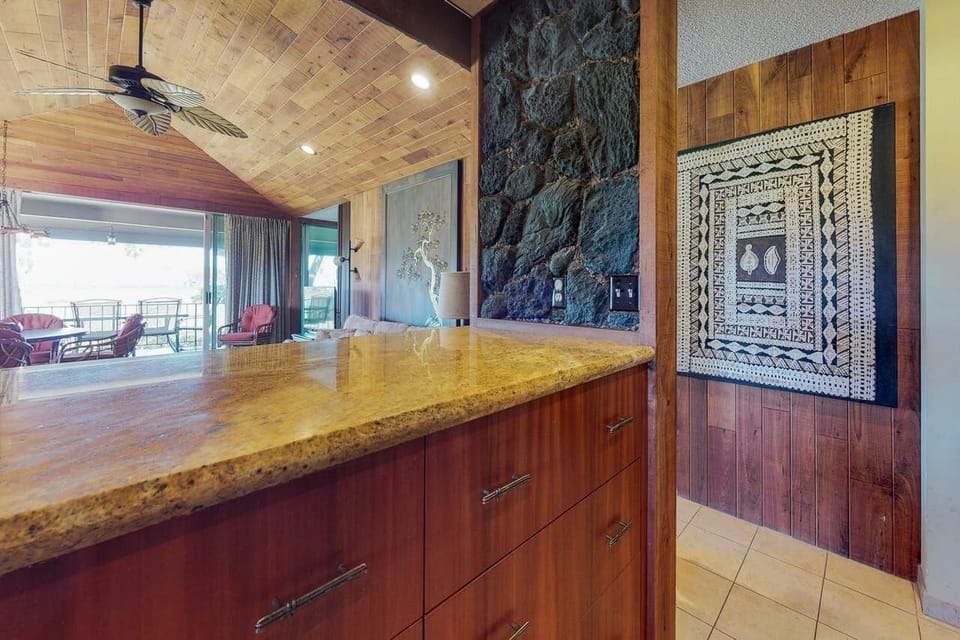 KITCHEN ISLAND