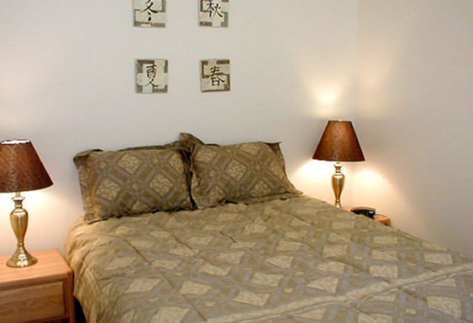 queen bedroom