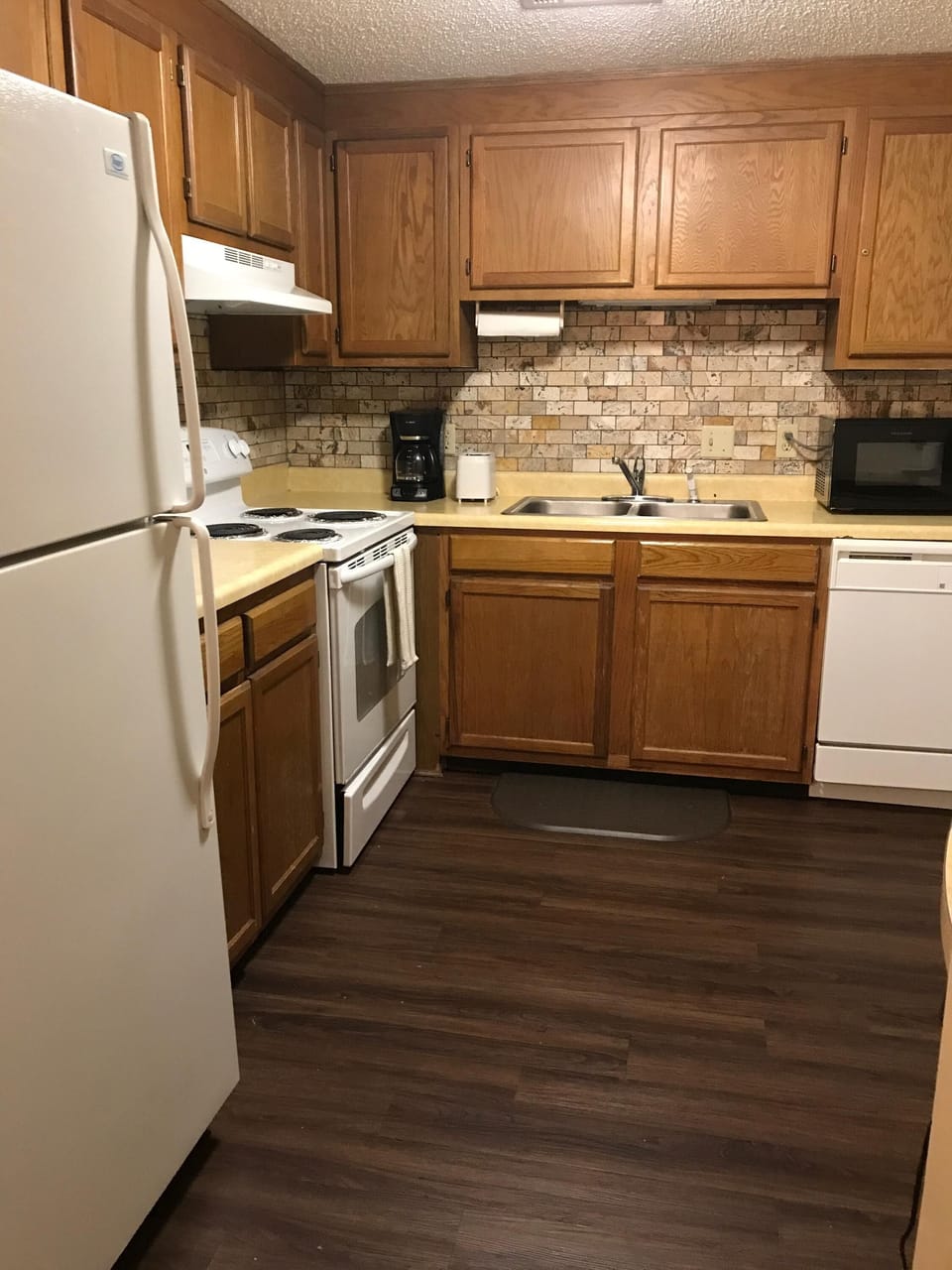 Full kitchen